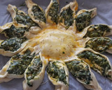 Foto del paso 3 de la receta: Sol de hojaldre de espinacas y queso