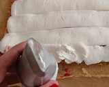 Foto del passaggio 5 della ricetta Torta arrotolata fragole e lamponi