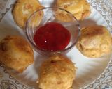A picture of step 4 of Egg bonda.