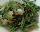 Gambar langkah 7 resipi Kangkung Goreng Belacan.