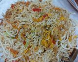A picture of step 9 of Singaporean rice noodles.