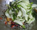 Foto langkah ke 2 dari resep Tumis bunga turi saus tiram.