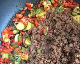 Foto del paso 3 de la receta: Zapallo italiano relleno con carne de soya