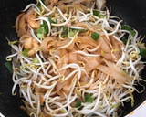 Foto langkah ke 3 dari resep Kwetiau Goreng Penang.