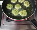 A picture of step 5 of PALAK TIKKI with gravy.