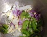 Foto langkah ke 2 dari resep Sop jamur enoki.