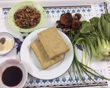 Hình bước làm 1 của món Đậu hũ nhồi kho nấm đông cô, cải thìa