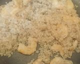 Foto del paso 2 de la receta: Wok de quinoa y camarones