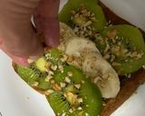 Foto langkah ke 3 dari resep Toast Choco Crunchy Mede With Banana Kiwi.