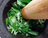 Foto langkah ke 1 dari resep Daun singkong tumbuk ikan patin asap.