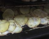 Foto del paso 3 de la receta: Papas rústicas 🥔🥔🥔