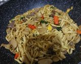 Foto langkah ke 4 dari resep Mie goreng Sapi.
