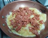 Foto del paso 4 de la receta: Tortilla de papa, rellena con cantimpalo y queso mantecoso