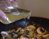 Foto del paso 4 de la receta: Risotto de peras con champiñones