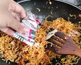 Foto langkah ke 4 dari resep Indomie Goreng.