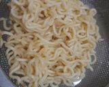Foto langkah ke 4 dari resep Mie Goreng Pedas by Jesslyn Orlane.