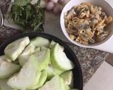 Hình bước làm 1 của món Mướp xào ngao hoa