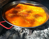 Foto del paso 12 de la receta: Paella mixta de conejo y marisco en barbacoa
