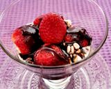 Foto del paso 2 de la receta Copa de frutas con queso, nata y salsa de chocolate