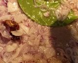 Foto langkah ke 4 dari resep Oseng Jambu Mede ayam suwir pedas.