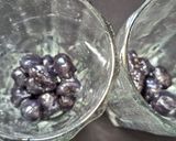 A picture of step 6 of Butterfly pea boba tea.