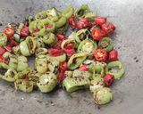 A picture of step 2 of Nam Prik Khee Ga (Vegetarian).