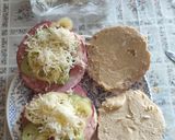 2020. Tizórai szalámis sajtos zöldséges vajas zsömle 😋 recept fázis 2 fotója