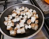 A picture of step 1 of Crunchy Tuna Panzanella.