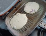 A picture of step 5 of Lemon & berry pancakes.