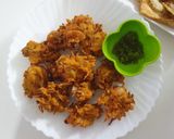 A picture of step 2 of Moong Masoor daal ke pakore.