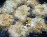 A picture of step 3 of Mysore Bonda Medu Vadas (In Medu Vada Style).