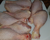 Foto del paso 2 de la receta: Muslos de pollo guisados con la aceitunas
