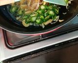 Foto langkah ke 2 dari resep Oseng Klotok Cabe Hijau Mangga Muda.