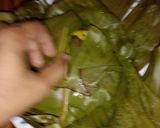 A picture of step 8 of Steamed small fish in banana leaves.