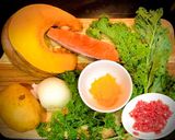 Hình bước làm 1 của món Súp Kem Bí Đỏ Cá Hồi