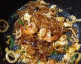 A picture of step 6 of Pad Thai with Mixed Proteins.