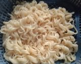 Foto langkah ke 1 dari resep Seblak Mie Baso Telur.