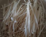 Foto langkah ke 1 dari resep Jamur Enoki Goreng Crispy.