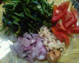 Foto langkah ke 2 dari resep Tumis tongkol suwir cabe ijo.
