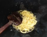 Foto langkah ke 3 dari resep Tumis Kentang Kornet Pedas.