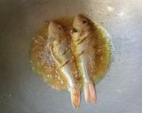 Foto langkah ke 5 dari resep Ikan goreng kremes.