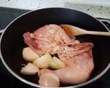 Foto del paso 4 de la receta: Pollo a la mostaza con manzana y alcachofas