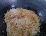 Foto langkah ke 4 dari resep Bihun goreng simpel.
