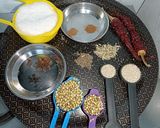 A picture of step 1 of Prawn & Mushroom Xacuti.