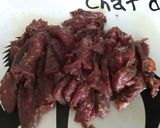 Une image de l'étape 1 de Bœuf sauté aux oignons curry et gingembre.