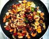 รูปขั้นตอนการทำที่ 4 ของ ไก่ผัดเม็ดมะม่วงหิมพานต์ (น้ำพริกเผา) Gai Pad Med Mamuang (Nam Prik Pao)