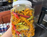 Hình bước làm 2 của món Khô gà lá chanh