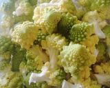 Foto del passaggio 1 della ricetta Torta rustica con broccoli e olive