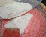 Foto del paso 5 de la receta: Pink magdalenas con relleno de choco blanco