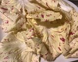 Une image de l'étape 1 de Salade castelfranco au saumon citron confit et fleurs comestibles sauce balsamique.